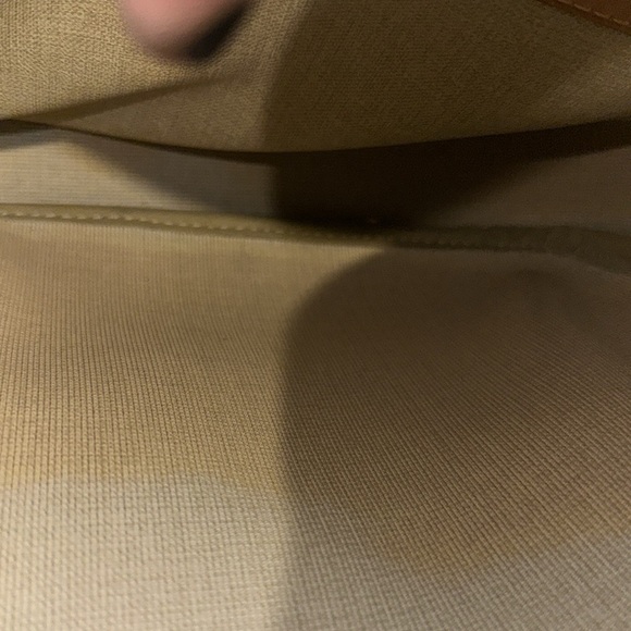 Louis Vuitton Brown Monogram Messenger Bag
Reporter. - Picture 3 of 14